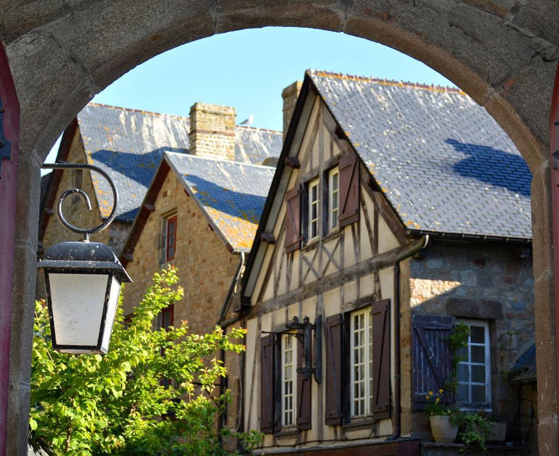 Le Patio / Les Suites Romantiques Du Grenier A Sel Honfleur Exterior photo