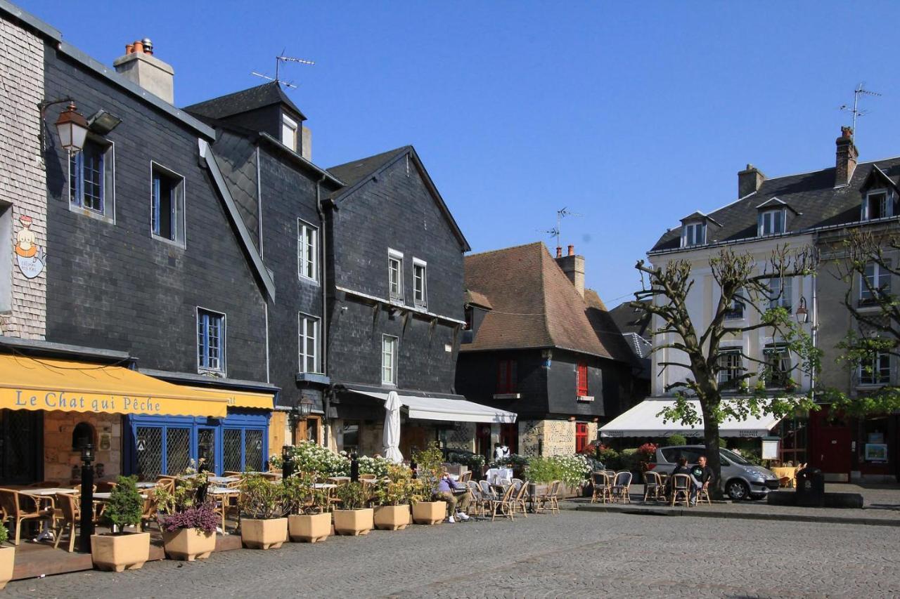 Le Patio / Les Suites Romantiques Du Grenier A Sel Honfleur Exterior photo